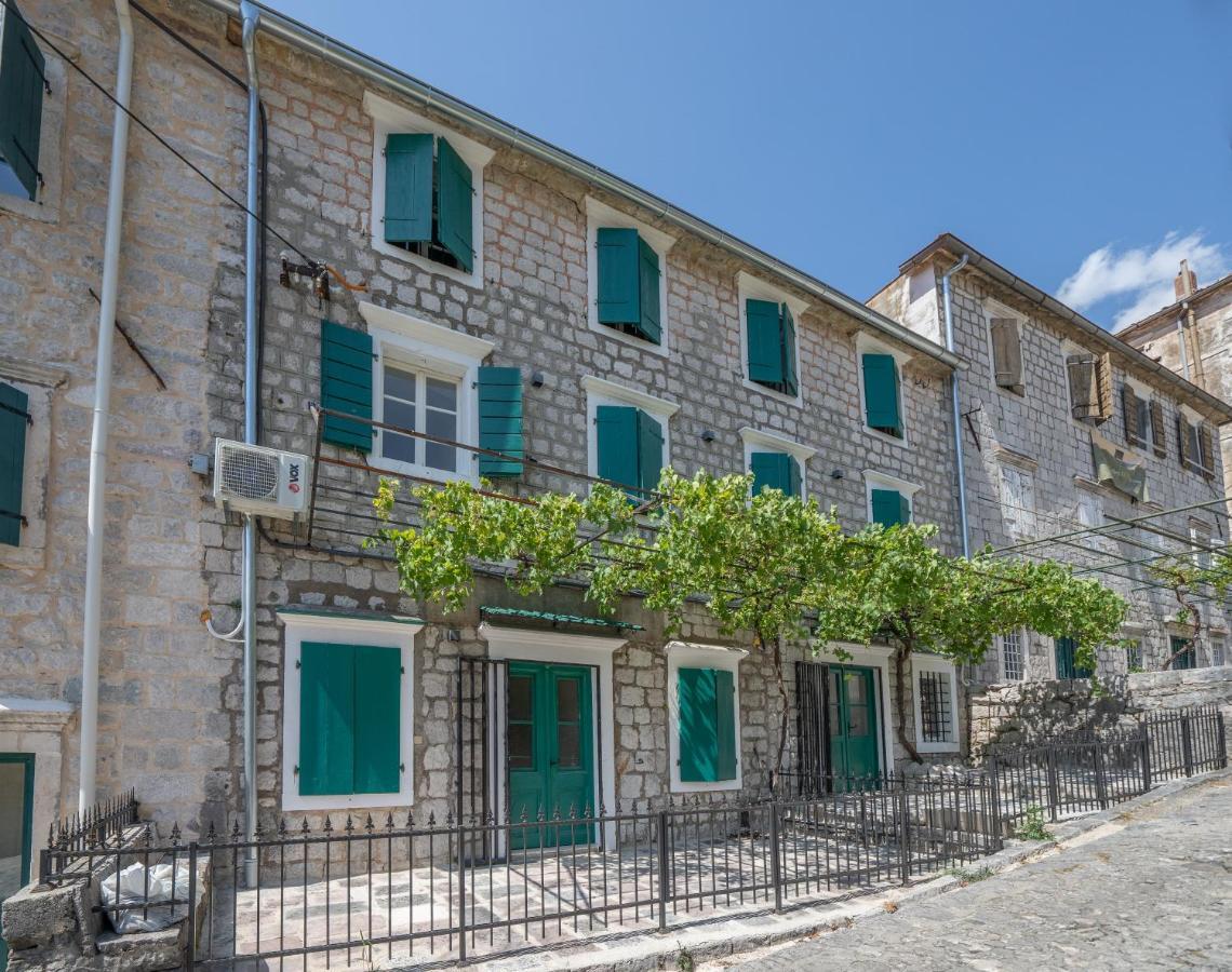 Apartments Oliva Risan Esterno foto